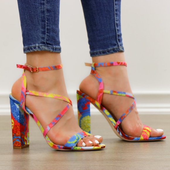 Fashion Multi-Color Strappy Chunky Heel Sandal - Picture 3 of 8